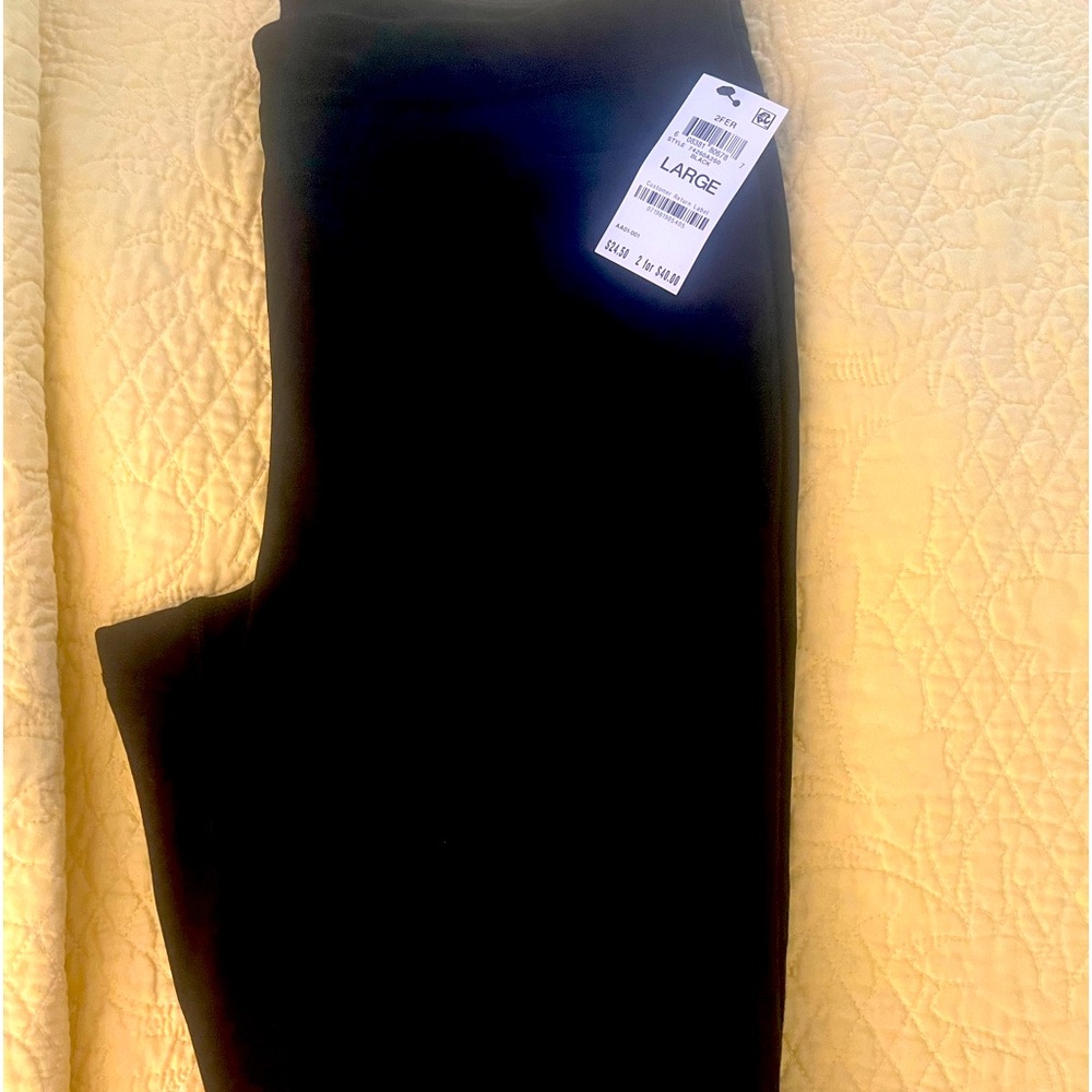 Stretch pull on leggings by Ideology Black - New with tags size Medium.